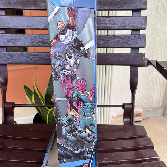 Thanos Talking Action Figure. - Picture 4 of 4